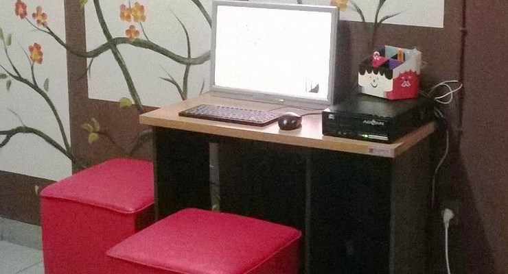 Fasilitas Computer Usage di Pinisi Hostel Bandung