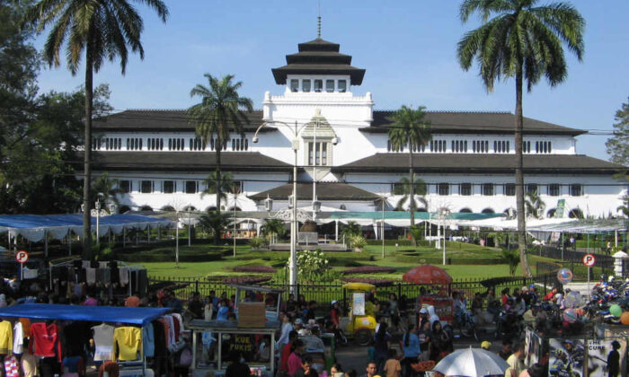 Pasar Kaget Gasibu Bandung