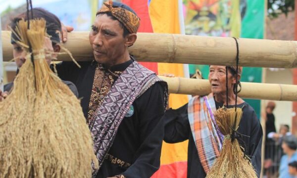 Seni Kunclung Tradisi Jawa Barat
