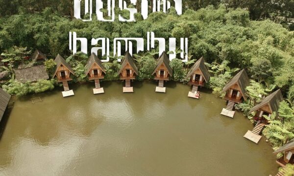 Suasana Sunda Di Dusun Bambu
