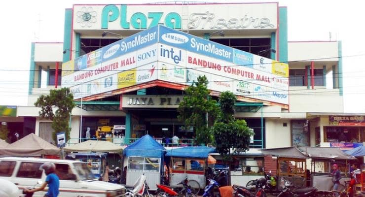 Jaya Plaza dan Pasar Kandaga