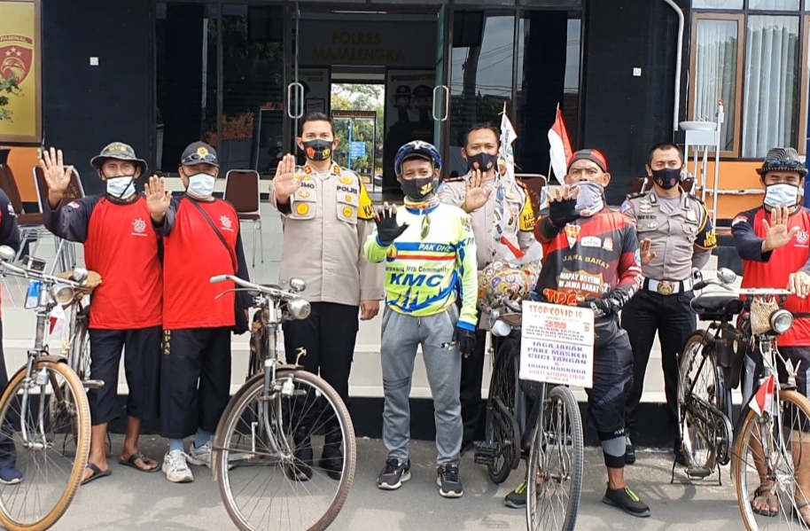Komunitas Sepeda Onthell di Bandung