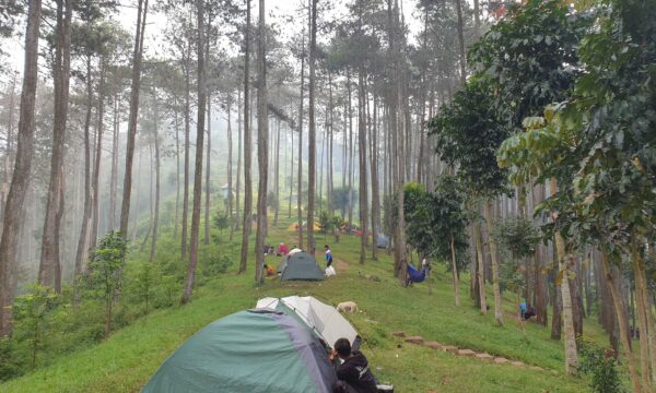Wisata Alam di Batu Kuda Gunung Manglayang Bandung