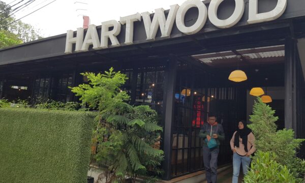 Cafe Hartwood Bandung