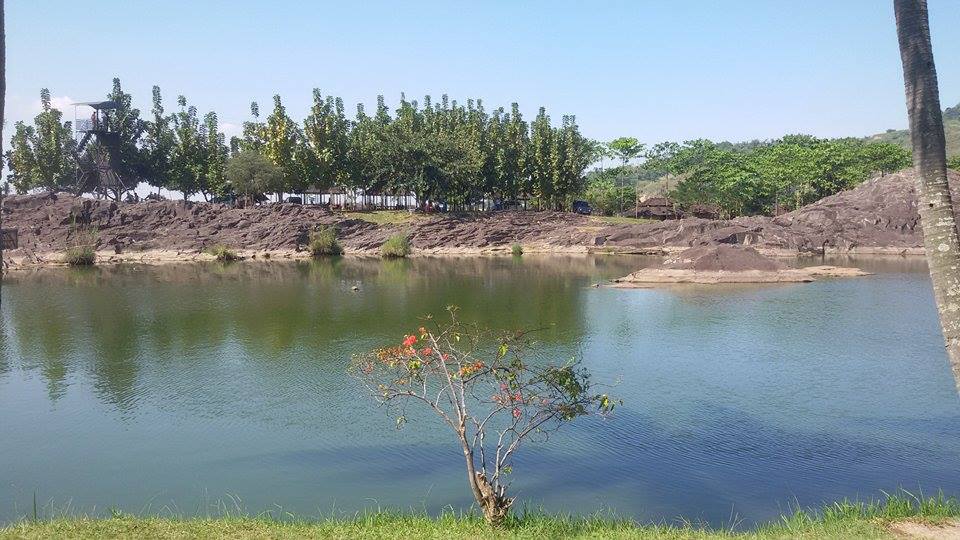 Danau buatan Kampung Batu Malakasari Bandung