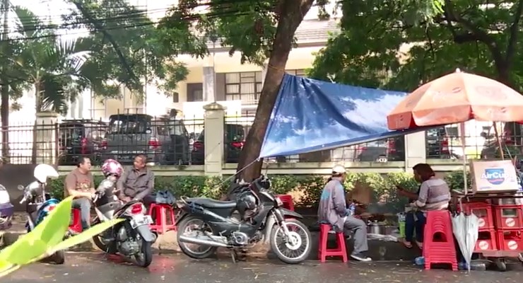 Sate Ayam Khas Gendong Mbok Ayu Belakang Gedung Sate Bandung