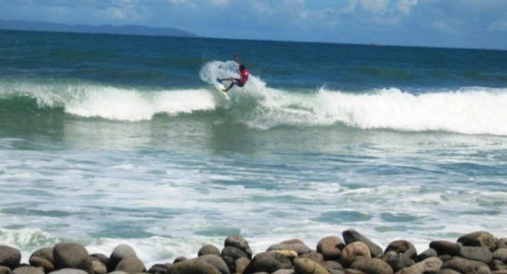 Surfing Di Pantai Cimaja Sukabumi