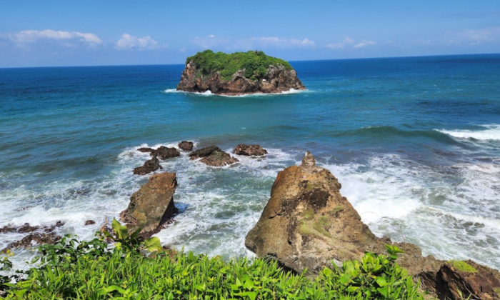 Pantai Karang Tawulan Tasikmalaya