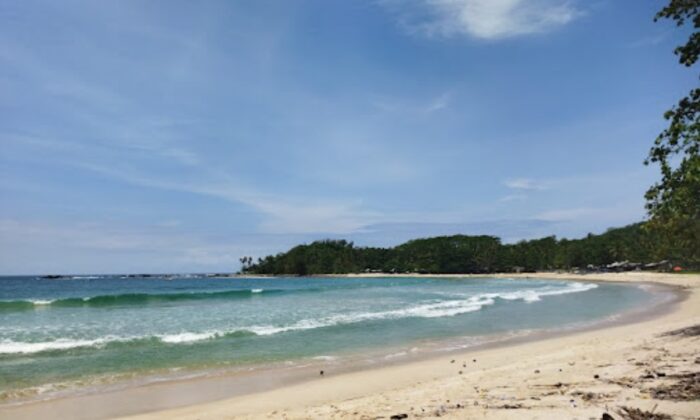 Pantai Legon Pari Lebak Banten